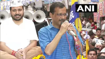 Delhi Bypoll 2022: सीएम केजरीवाल का दिल्ली में रोड शो, बोले- बीजेपी को वोट देने का कोई फायदा नहीं