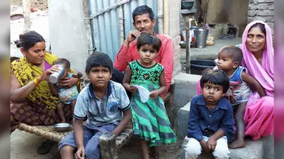 Lockdown in Bihar : तीन पत्नियों और 10 बच्चों की भूख मिटाने के लिए चौकी बेच कर दैनिक मजदूर ने खरीदा अनाज