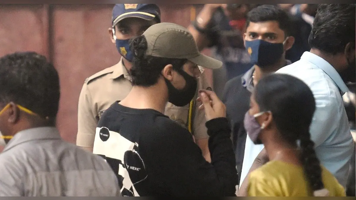शाहरुख खान ने बेटे को दिलाई होती दीनी तालीम, तो आर्यन को नहीं जाना पड़ता जेल, बोले बरेली के मौलाना रिजवी