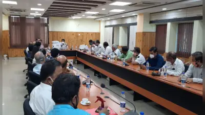 प्रवासियों को रोजगार मुहैया कराने को लेकर जिला शासक ने व्यवसायी और उद्योगपतियों के साथ की मंत्रणा