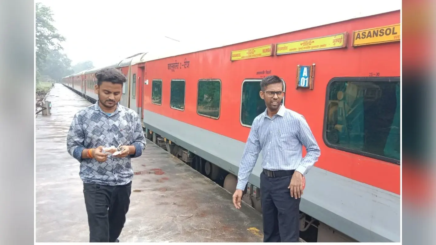 Photos : आसनसोल से लंबी दूरी वाली ट्रेनों के फायर सिस्टम की हो रही है गहन जांच