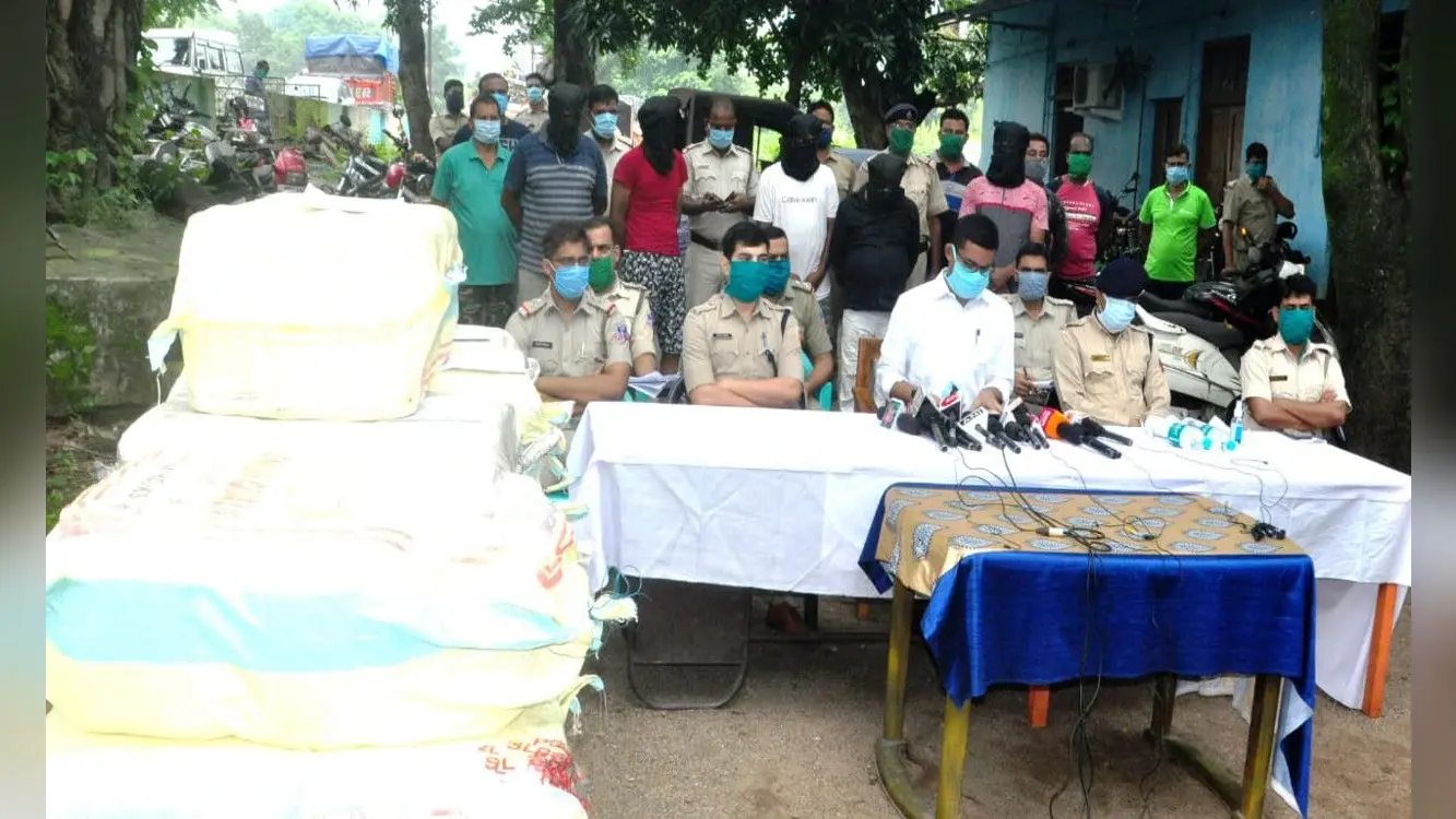आसनसोल में 330 किलो गांजा के साथ 5 लोग गिरफ्तार, 6 दिनों के पुलिस रिमांड पर आरोपी