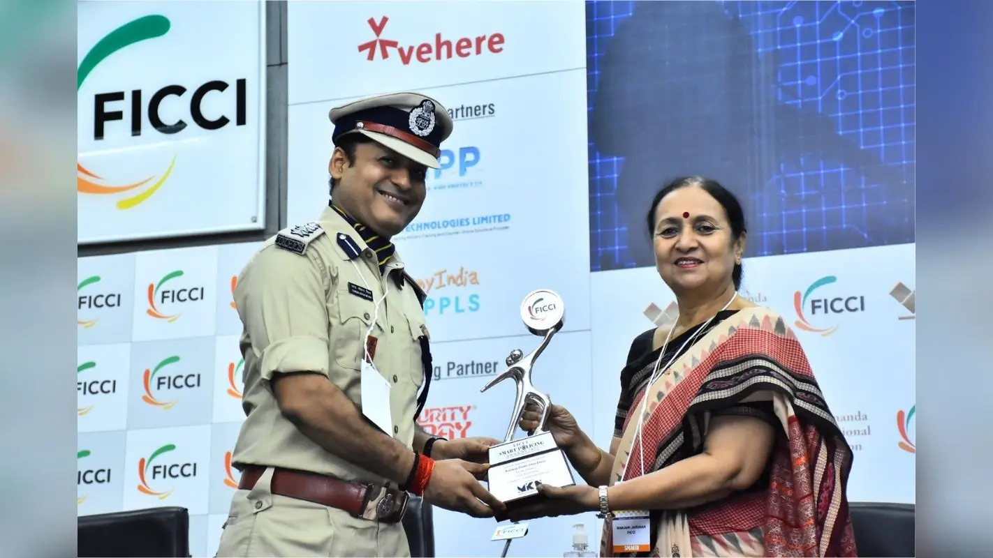 पूर्व वरिष्ठ सुरक्षा आयुक्त, आसनसोल मंडल चंद्र मोहन मिश्र को स्मार्ट पुलिसिंग अवाॅर्ड