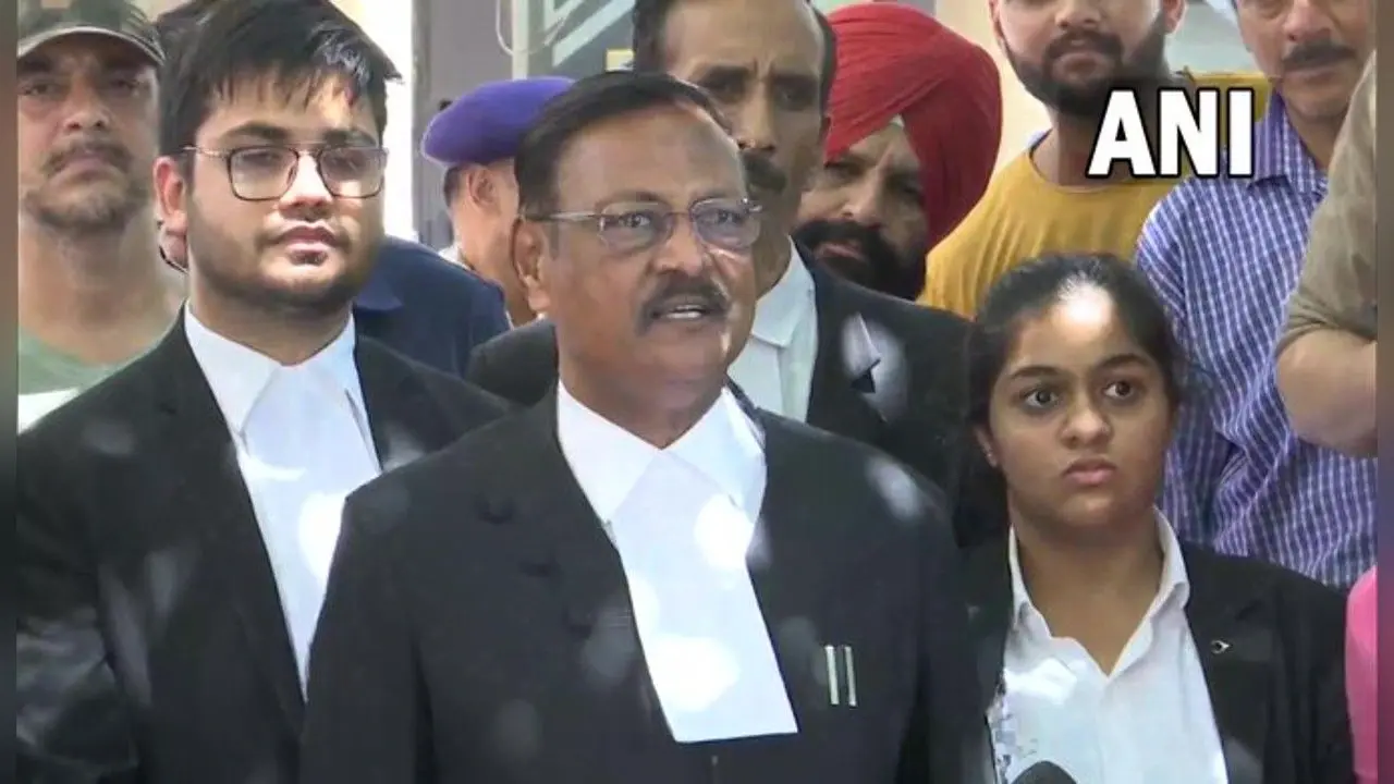 तेजिंदर बग्गा गिरफ्तारी मामला : हाईकोर्ट में मंगलवार तक टली सुनवाई, केजरीवाल के घर पर भाजपा का प्रदर्शन