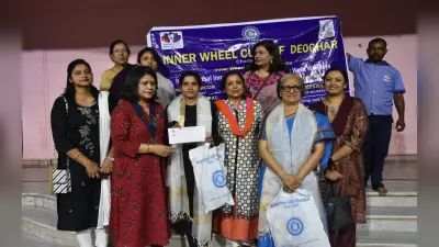 झारखंड: साइकिल से भारत यात्रा पर निकलीं मध्य प्रदेश की आशा मालवीय को देवघर में स्मृति चिन्ह देकर किया सम्मानित