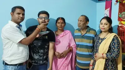 JPSC Result: गुमला में फुचका बेचनेवाले के नाती आशीष को मिली 5वीं रैंक, बनेंगे प्रशासनिक अधिकारी