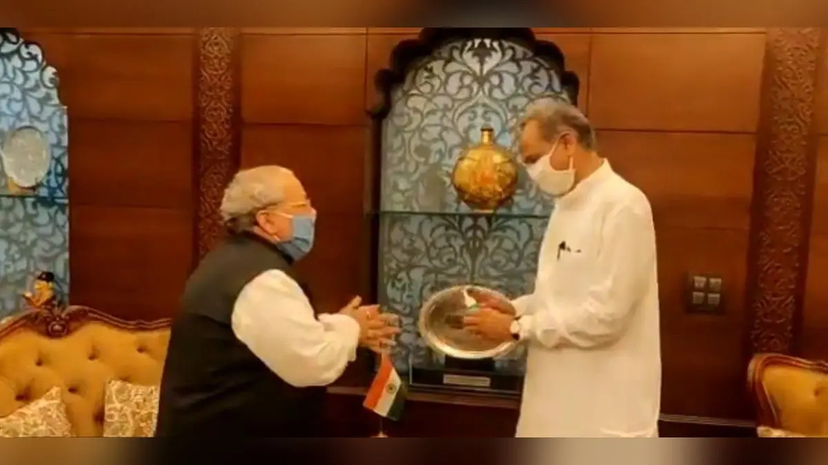 Rajasthan Political Crisis : राज्यपाल से मिले सीएम अशोक गहलोत, 102 विधायकों के समर्थन का दावा पेश किया