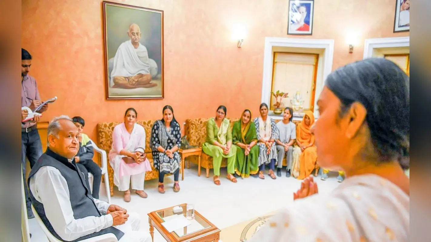 Rajasthan: सरकारी नीति का समर्थन करने वाली वीरांगनाओं से अशोक गहलोत ने की मुलाकात, ट्वीट भी किया शेयर