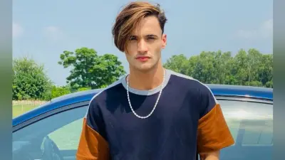 Awaz song: आसिम रियाज ने बर्थडे पर दिया फैंस को सरप्राइज, रिलीज किया रैप सॉन्ग ‘आवाज’, VIDEO