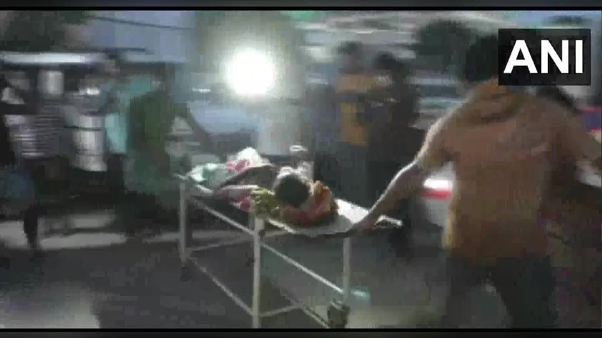Assam Clash Viral Video : प्रदर्शनकारी के शव के साथ बर्बरता का वीडियो वायरल, कैमरामैन गिरफ्तार