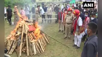 असम के सीएम हेमंता बिस्वा ने ड्रग्स के खिलाफ जीरो टॉलरेंस का संदेश दिया, जब्त किए गए नशीले पदार्थों को जलाया