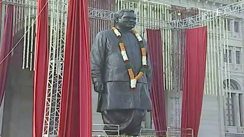 Video: विराट व्यक्तित्व, ओजस्वी वाणी.. अजातशत्रु, विरोधी भी देते थे सम्मान.. सुनिए वाजपेयी जी के जबरदस्त भाषण