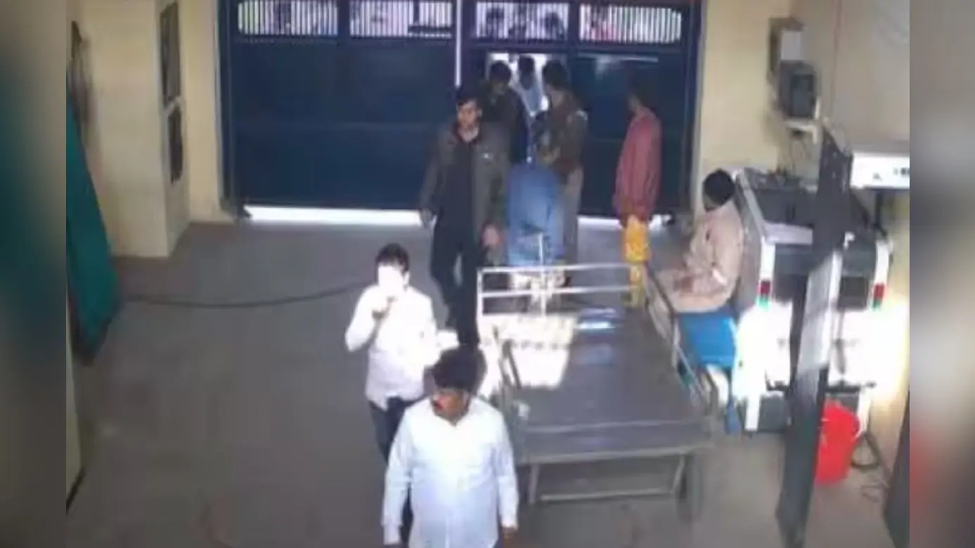 उमेश पाल हत्याकांड: बरेली जेल में अशरफ से मिलने आए थे असद समेत 9 शूटर्स, वीडियो में हुआ खुलासा