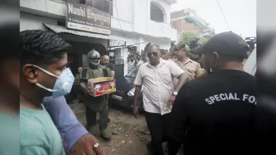 Terrorists Arrest in UP: गैराज की आड़ में पाल रहे थे विध्वंसक मंसूबे, 8 साल पहले सऊदी में पकड़ी आतंक की राह