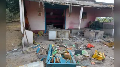 धनबाद में दीपक बाउरी की हत्या की आशंका पर भड़का आक्रोश, हमलावरों ने घरों में लगायी आग, मारपीट में 5 लोग घायल