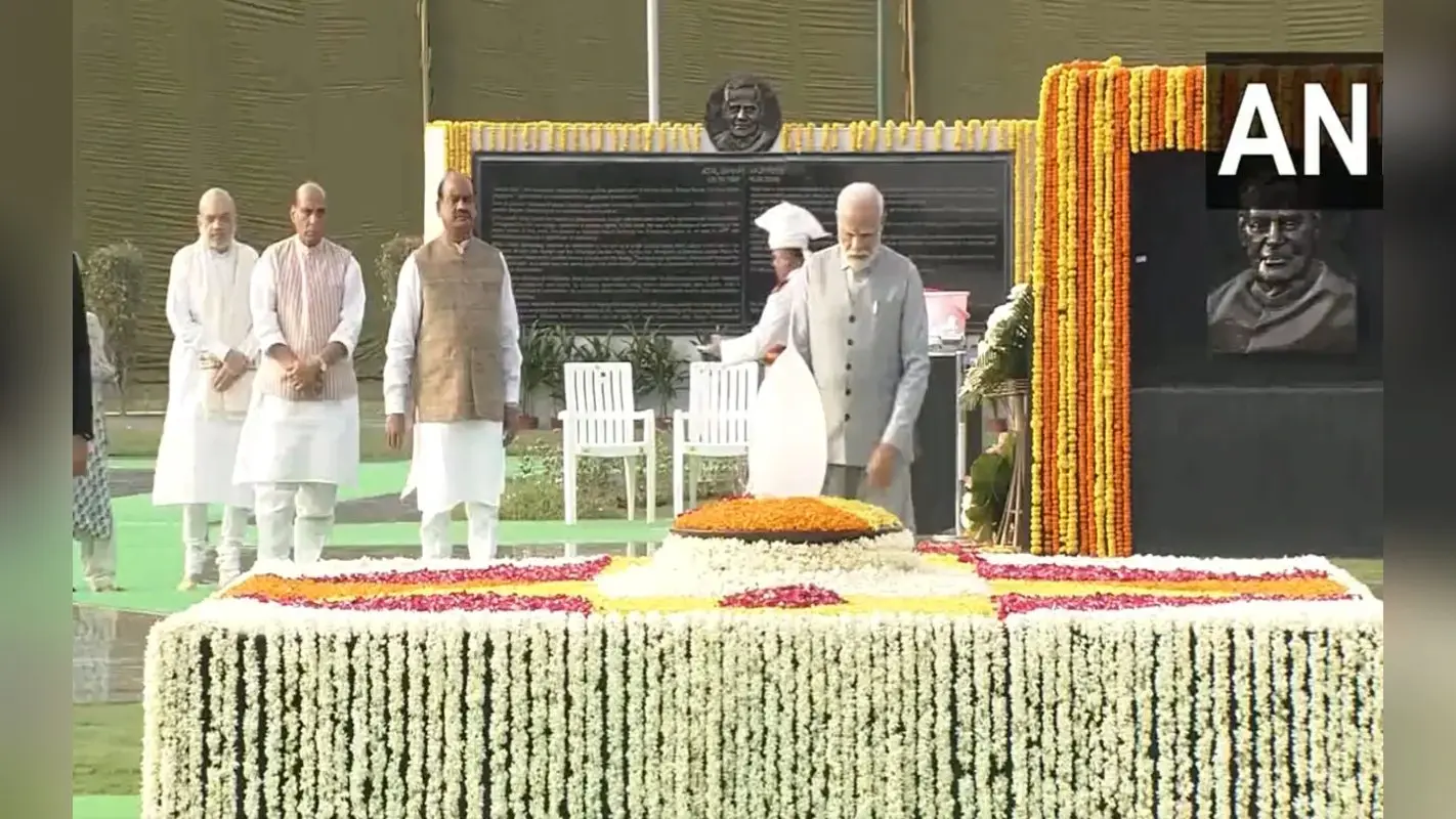 अटल बिहारी वाजपेयी की पुण्यतिथि आज, PM मोदी और राष्ट्रपति ने दी श्रद्धांजलि, पूरा देश कर रहा शत-शत नमन