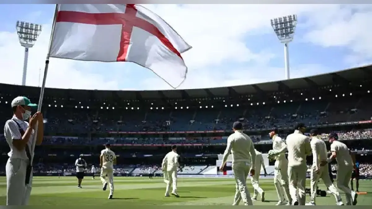 Australia vs England Ashes: चौथे टेस्ट से पहले इंग्लैंड की टीम को तगड़ा झटका, मुख्य कोच कोरोना पॉजिटिव
