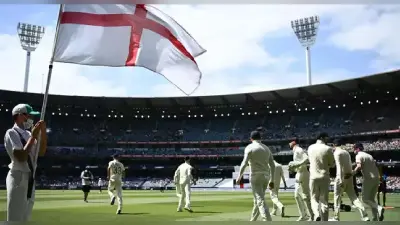 Australia vs England Ashes: चौथे टेस्ट से पहले इंग्लैंड की टीम को तगड़ा झटका, मुख्य कोच कोरोना पॉजिटिव