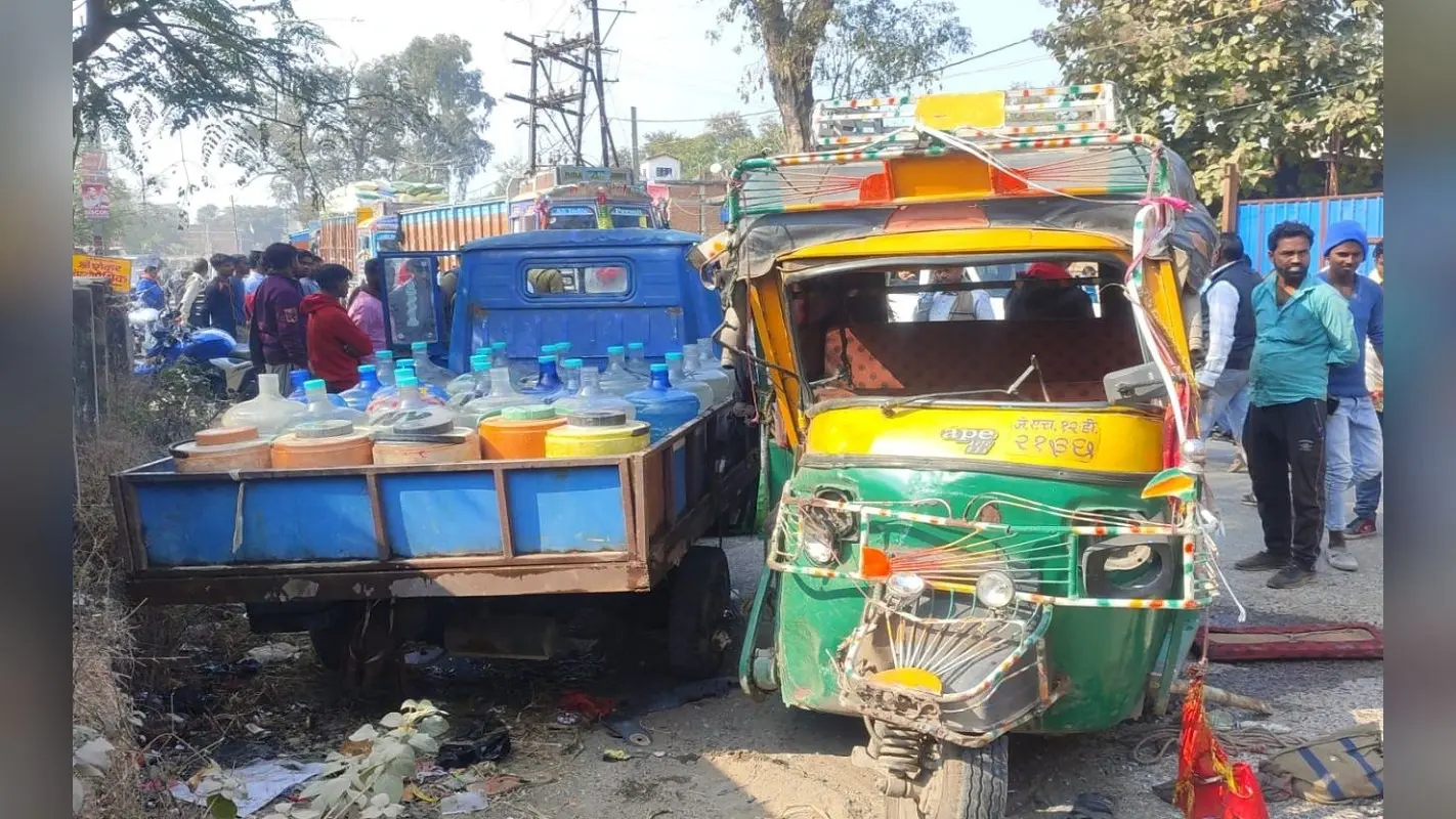 Jharkhand News: कोडरमा में सड़क हादसा, दो ऑटो की टक्कर में एक यात्री की मौत, तीन घायल