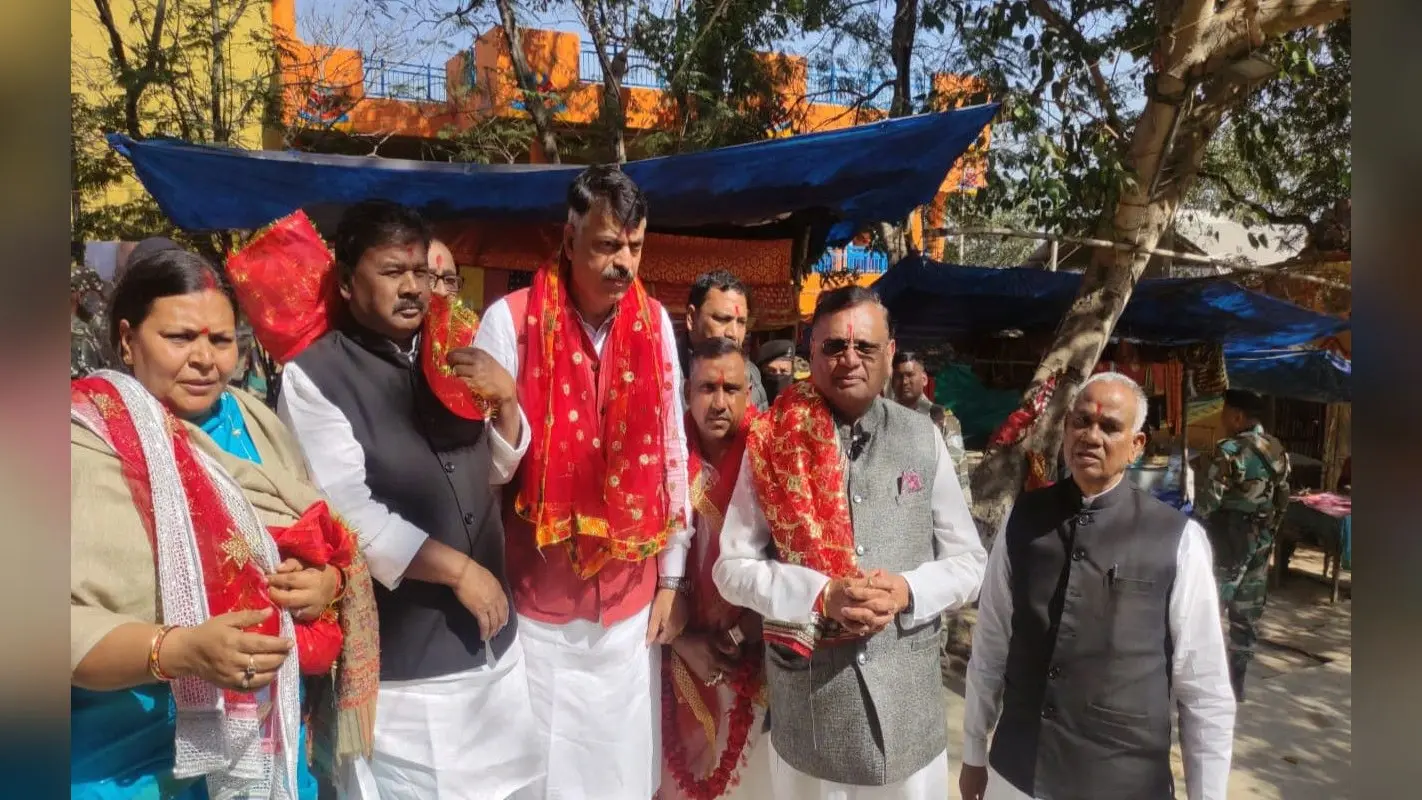रामगढ़ उपचुनाव : कांग्रेस प्रदेश प्रभारी अविनाश पांडेय समेत अन्य नेता पहुंचे रजरप्पा, कहा- NDA को चटाएंगे धूल