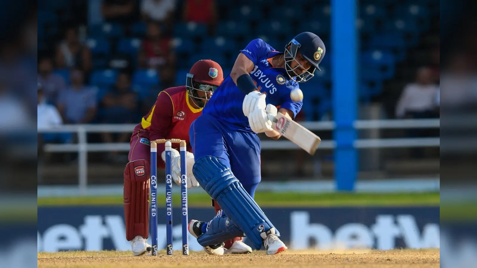 West Indies vs India: MS Dhoni का टूटा 17 साल पुराना रिकॉर्ड, माही के अंदाज में अक्षर पटेल ने दिलायी जीत