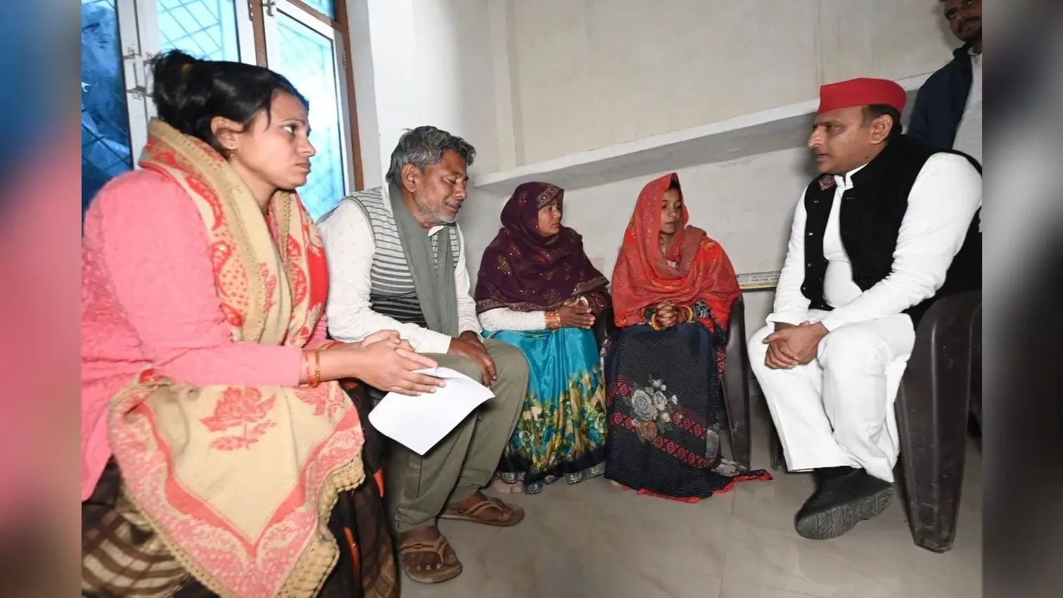 बलवंत हत्याकांड: परिवार से मिले अखिलेश, पत्नी को सरकारी नौकरी-एक करोड़ मुआवजा की मांग, लगाए ये आरोप…
