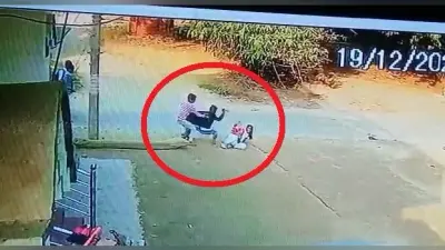 गोपालगंज में आठवीं की छात्रा सरेराह मांगती रही जान की भीख, चाकू से वार करता रहा मनचला, हालत गंभीर