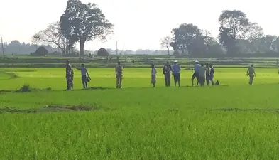 बीच गांव में गिरा वायुसेना का जिंदा बम, एयरफोर्स की खास टीम बम निष्क्रिय करने मौके पर पहुंची