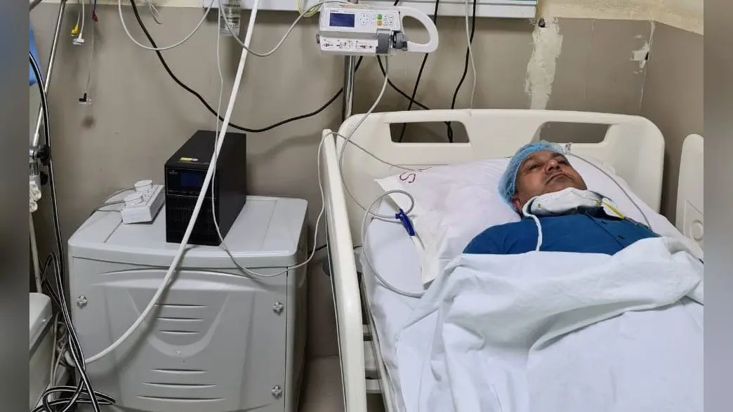 मछली खाने के दौरान डॉक्टर के गले में फंसा कांटा, बड़ी मुश्किल से मिली राहत