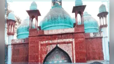 Bakrid 2023: आगरा की बाबरी मस्जिद में 6 महीने रखा रहा था बाबर का शव, ईद पर सैकड़ों लोग आते हैं नमाज अदा करने