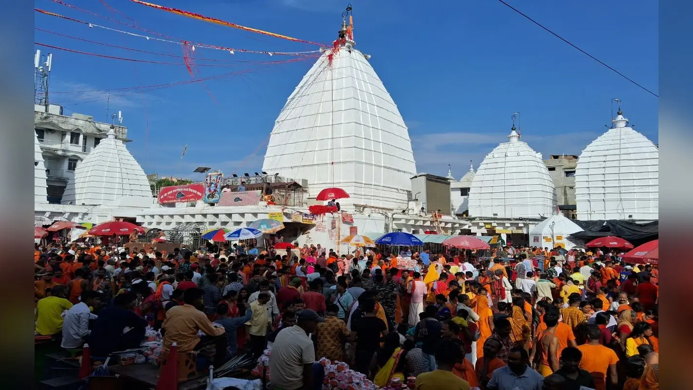 PHOTOS: भोले बाबा पर जल अर्पित कर गदगद दिखे कांवरिये, गुरुवार से शिवगंगा में लेजर शो, यहां पढ़ें पूरी खबर