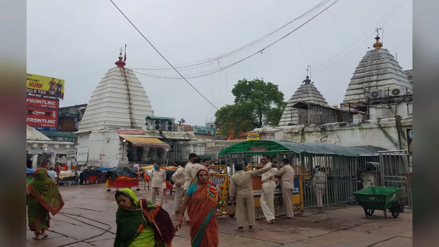 बाबानगरी में उत्सव, गूंज रहे रामधुन निकली शोभायात्रा, आज दीपोत्सव