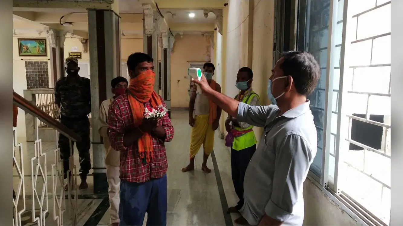 Lucknow News: विमान से उतरते ही कोविड-19 की होगी जांच, DGCA ने टर्मिनल में प्रवेश से पहले जांच के दिए निर्देश