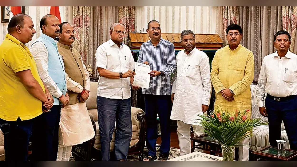 अपराधियों व बिचौलियों से घिरी है राज्य सरकार, अविलंब बर्खास्त करें राज्यपाल : बाबूलाल मरांडी