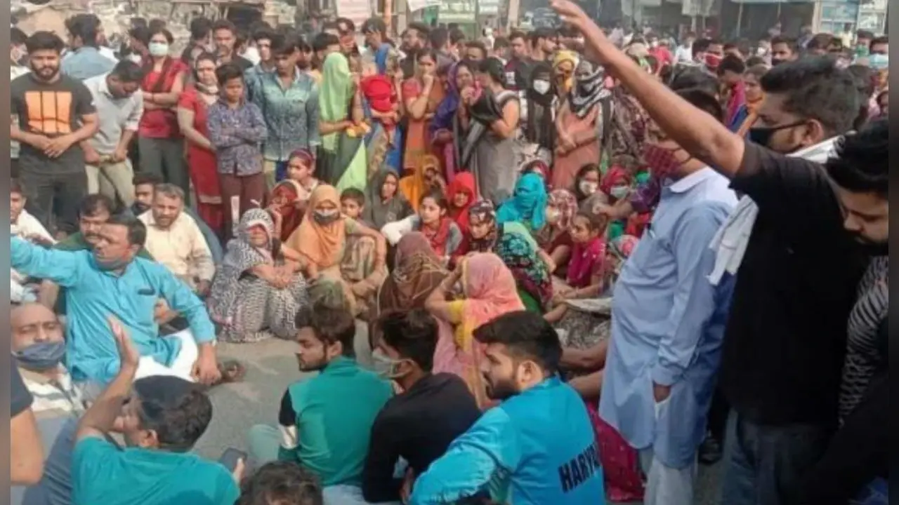 बल्लभगढ़ छात्रा मर्डर केस : ‘हमें यूपी जैसा न्याय चाहिए’, धरने पर बैठे पीड़ित परिवार ने पीएम मोदी से की मांग