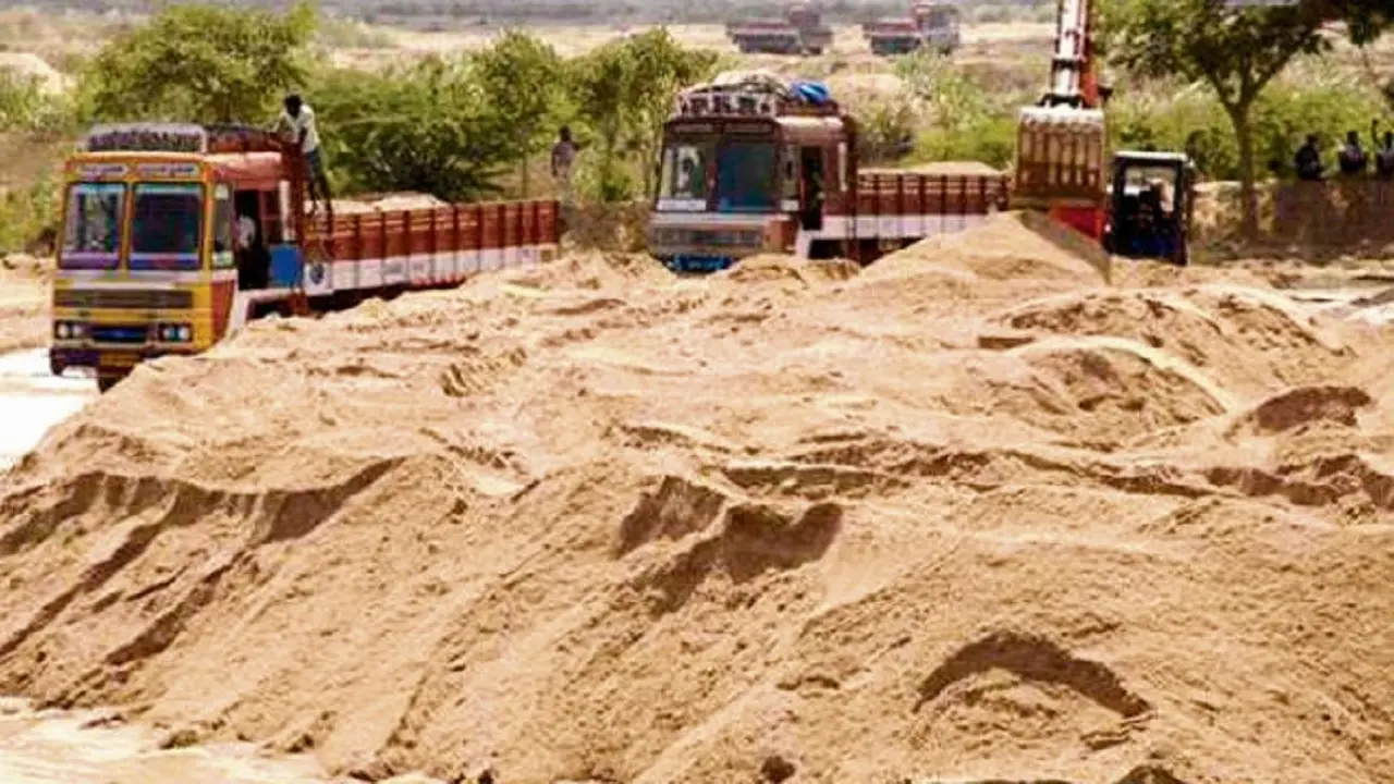 जहानाबाद में बालू माफियाओं की कट रही है चांदी, रात के अंधेरे में नदी से हो रहा अवैध उठाव