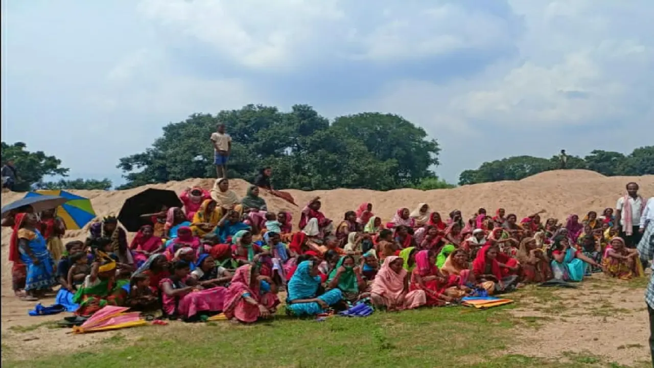 Common Man Issues: झारखंड में बालू की किल्लत, गुमला से रांची नहीं जा रही बालू, घर बनाने का काम रुका