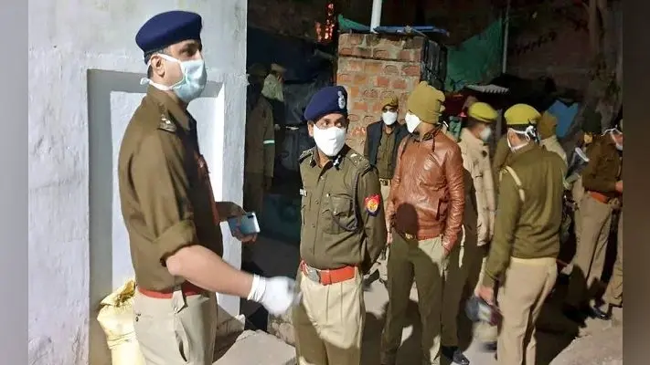 यूपी के बांदा में एक ही परिवार के तीन लोगों की पड़ोसियों ने बेरहमी से की हत्या, तीन गिरफ्तार