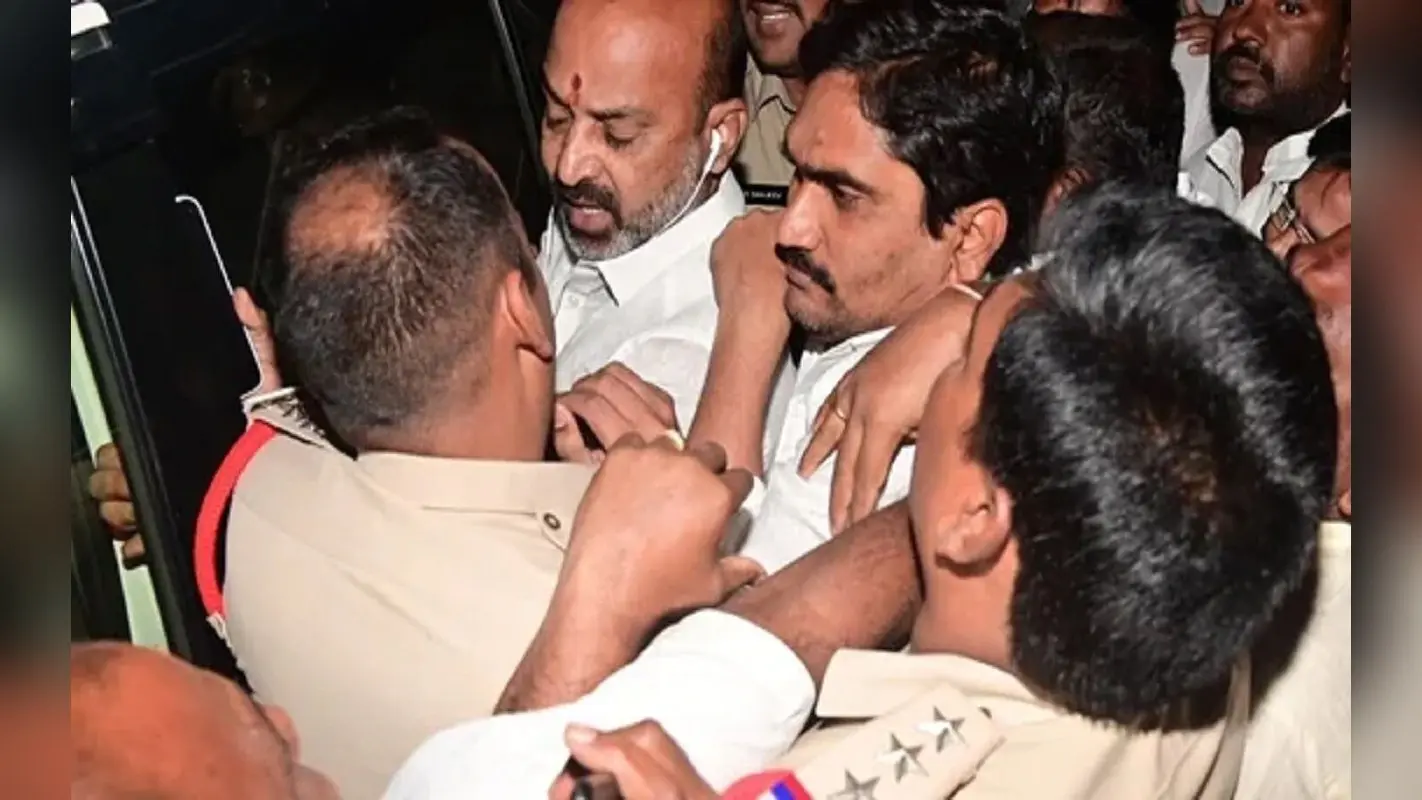 Telangana: तेलंगाना बीजेपी प्रमुख को पैदल मार्च करने से रोका, पार्टी ने उच्च न्यायालय का किया रुख