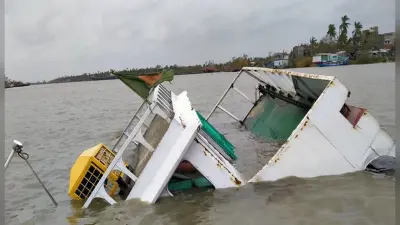 बांग्लादेशी जहाज पॉनटून जेटी से टकरा कर पानी में डूबा, कोई हताहत नहीं