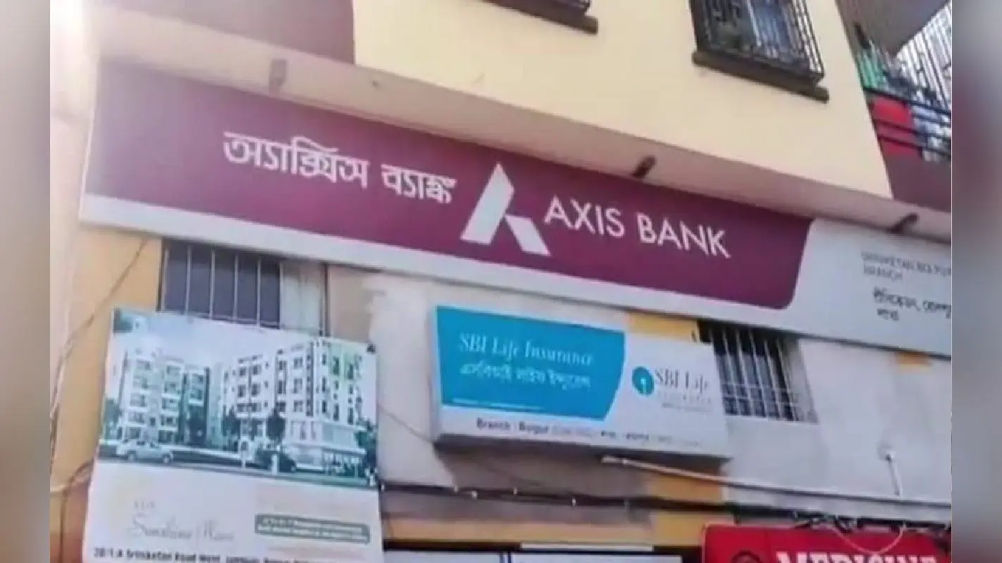 बिहार में एक ही मिनट में खरबपति बना युवक, बैंक खाते में कहीं से आ गये डेढ़ खरब रुपये, अब हो रहा परेशान…