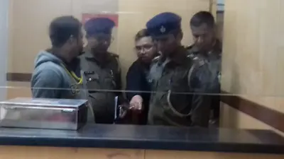 Bihar News : मुजफ्फरपुर में गन प्वाइंट पर बैंक लूट, घटना की CCTV फुटेज आई सामने, देखें Exclusive VIDEO