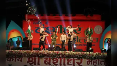 गढ़वा : बंशीधर महोत्सव में फिल्मी कलाकारों ने बिखेरा जलवा, दर्शकों की उमड़ी भीड़