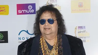 Bappi Lahiri Funeral: पंचतत्व में विलीन हुए बप्पी लाहिड़ी, नम आंखों से फैंस ने दी विदाई