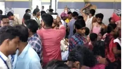 West Bengal News: रैली के बाद मिले बिस्कुट और कोल्ड ड्रिंक्स का सेवन कर 64 बच्चे बीमार