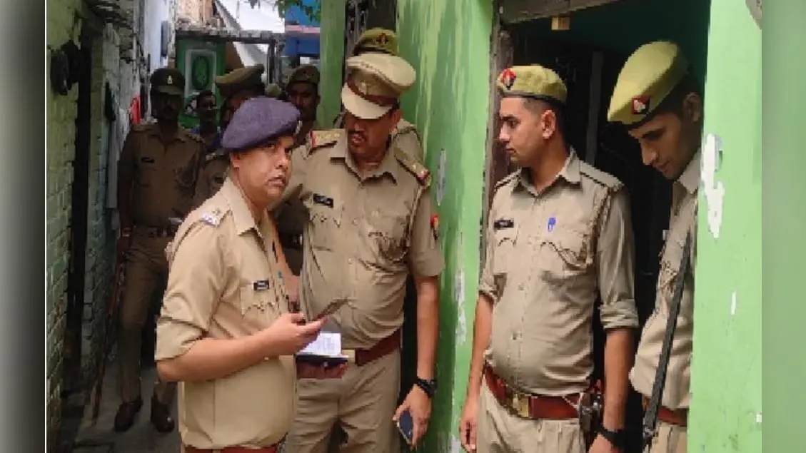 बड़े भाई से हलाला कराने की जिद पर अड़े पति ने पत्नी पर फेंका एसिड, गंभीर हालत में अस्पताल में भर्ती