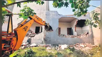 Bareilly News: अवैध मकान पर चला BDA का बुलडोजर, 30 मिनट में ध्वस्त कर दिया 32 माह पुरानी बिल्डिंग