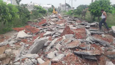 UP News: बरेली-बदायूं रोड की अवैध कालोनियों पर गरजा बीडीए का बुल्डोजर, आगे भी कार्रवाई जारी रखने की चेतावनी