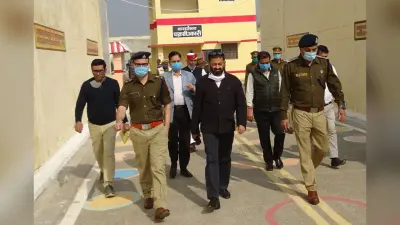 Bareilly News: अचानक जिला जेल पहुंचे डीएम-एसएसपी, कैदियों के बैरक की ली तलाशी, गंदगी पर जताई नाराजगी