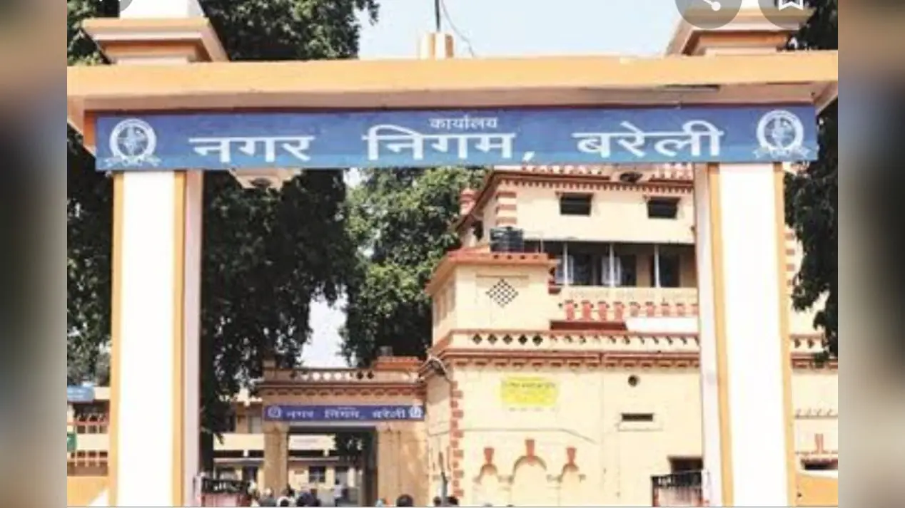 बरेली में जमीन हड़पने की नीयत से अधिकारियों ने बना दिया जिंदा शख्स का डेथ सर्टिफिकेट, जानें